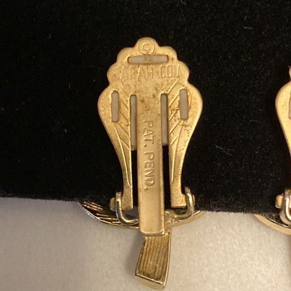 Vtg Sarah Cov Patent Pending Gold atone Clip On  Earrings - Picture 4 of 7